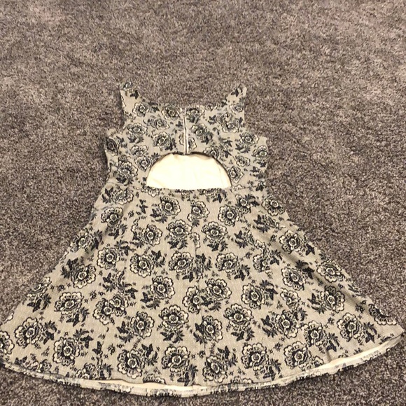 American Eagle Outfitters floral dress size 12 - Picture 4 of 8